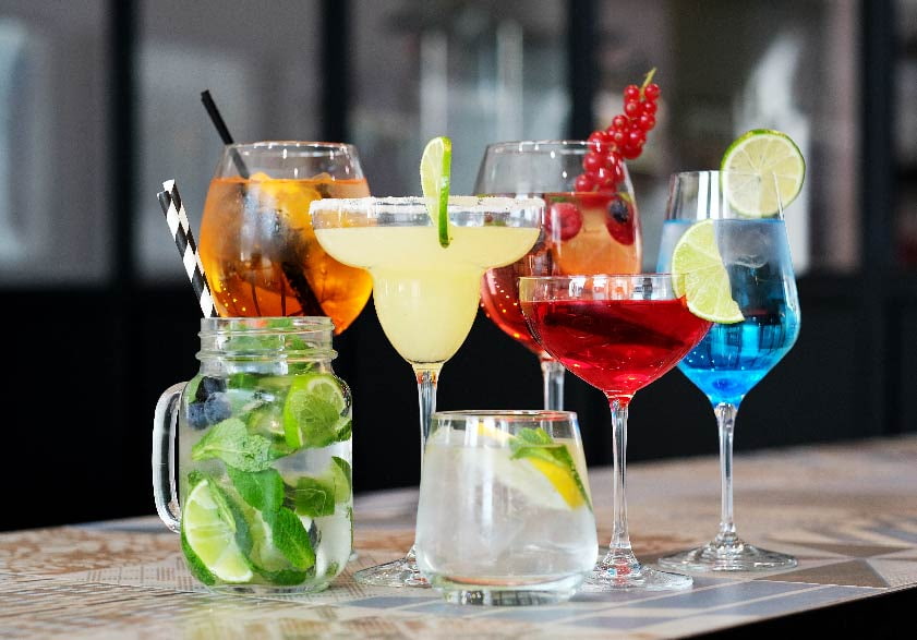 Cócteles y bebidas alcohólicas premium - vinos y licores