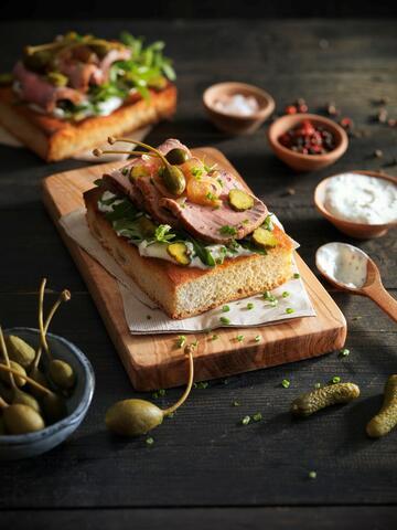 Focaccia artesanal rellena de ingredientes gourmet