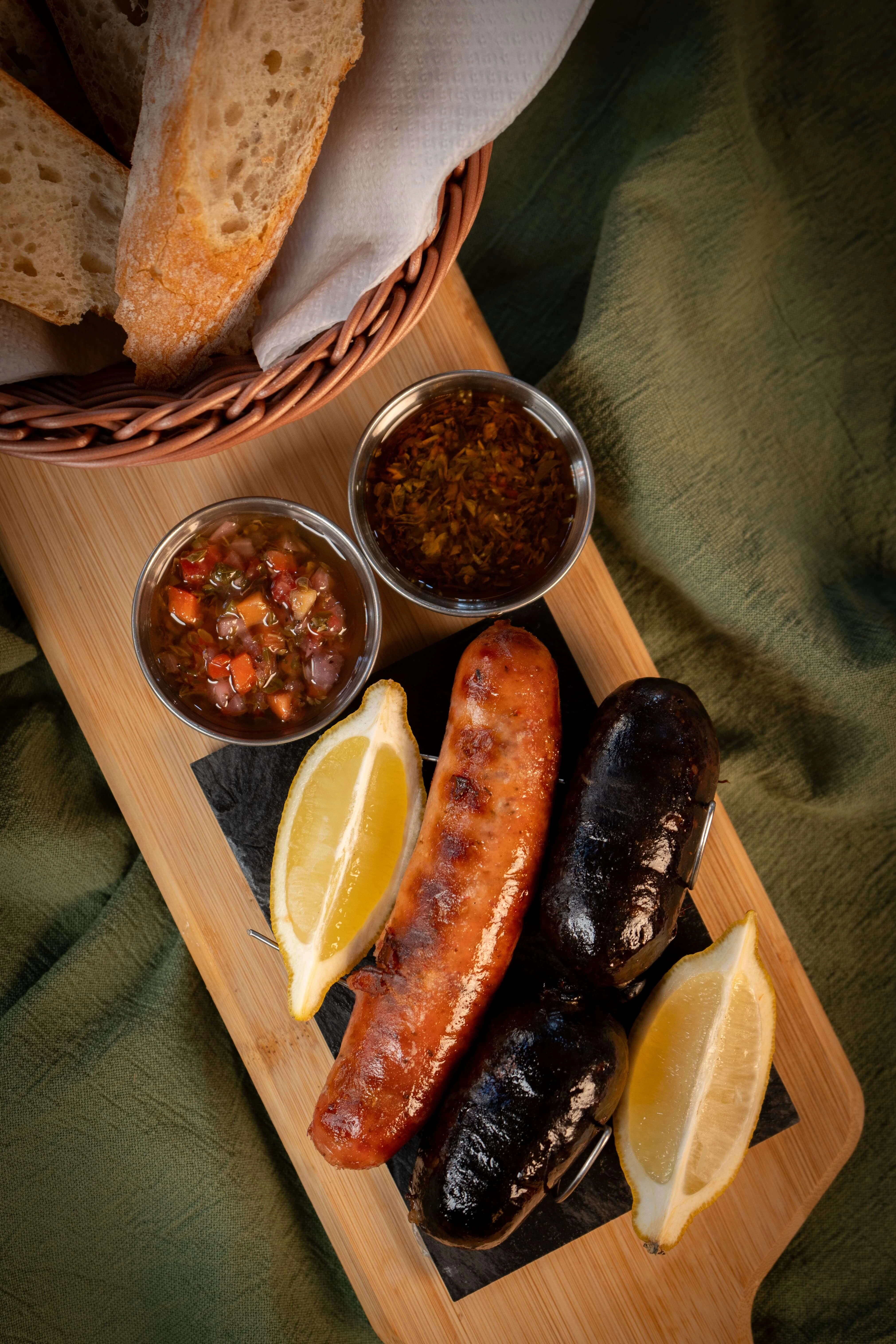 Tabla de embutidos españoles y argentinos